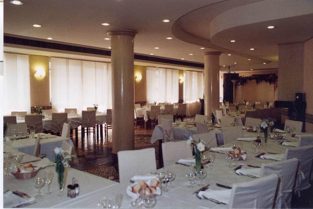 Locanda Sant'Ambrogio Cislago Exterior photo
