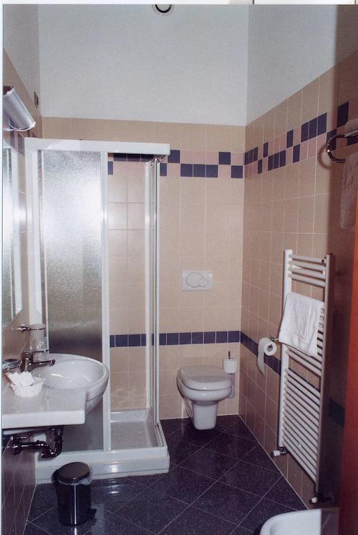 Locanda Sant'Ambrogio Cislago Room photo